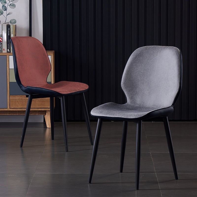 Chaises de salle à manger sans accoudoirs en cuir modernes, chaise latérale à oreilles avec pieds noirs