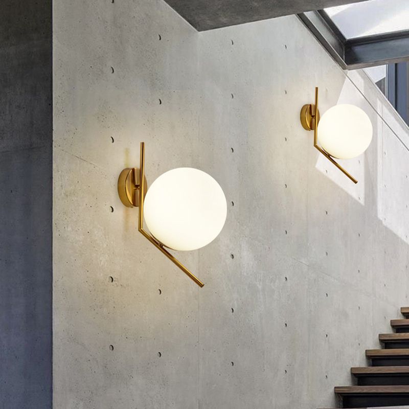 Gold Mini Globe Wandleuchte leicht 1 Licht Opalin Glaswandhalterung für Schlafzimmer