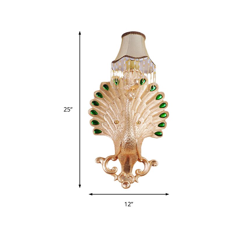 1 leichte Stoff Wandleuchte leichte minimalistische weiße, gepanzertes Glocken -Wohnzimmer Wandlampe mit goldener Pfaudekoration