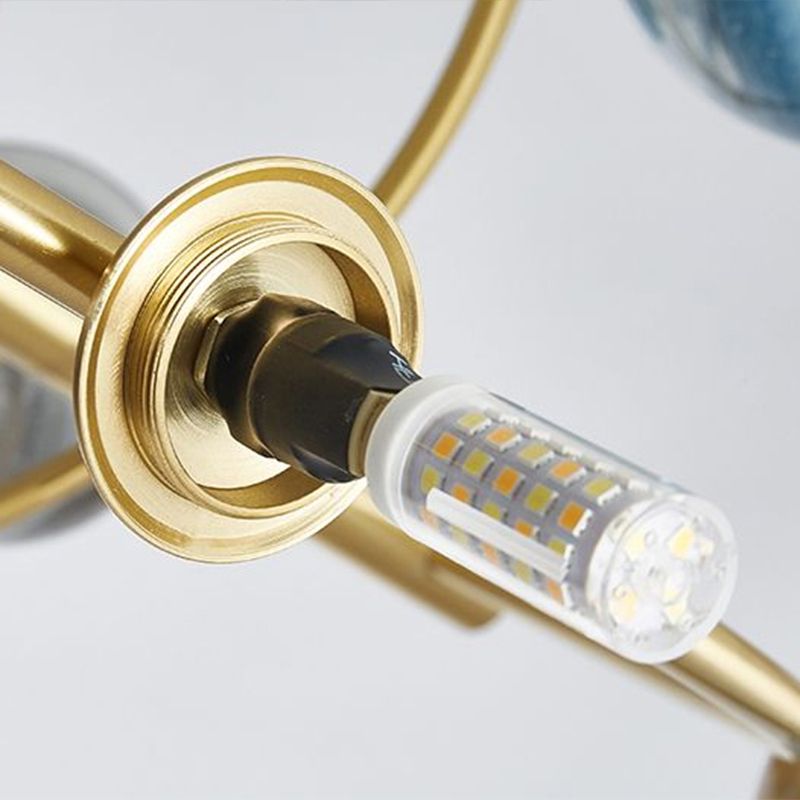 Il lampadario del lampadario in vetro bianco color bianco del pianeta nordico in ottone