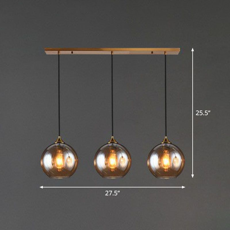 Postmoderne 3-Licht-Anhänger Antiquled Messing Globe Multiple Hanging Lamp mit Glasschatten