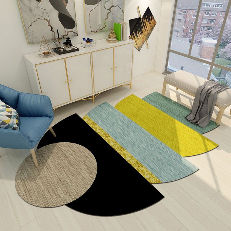 Red Simple Rug Polyester Cock Area Rug Stain Resistant Rug for Living Room