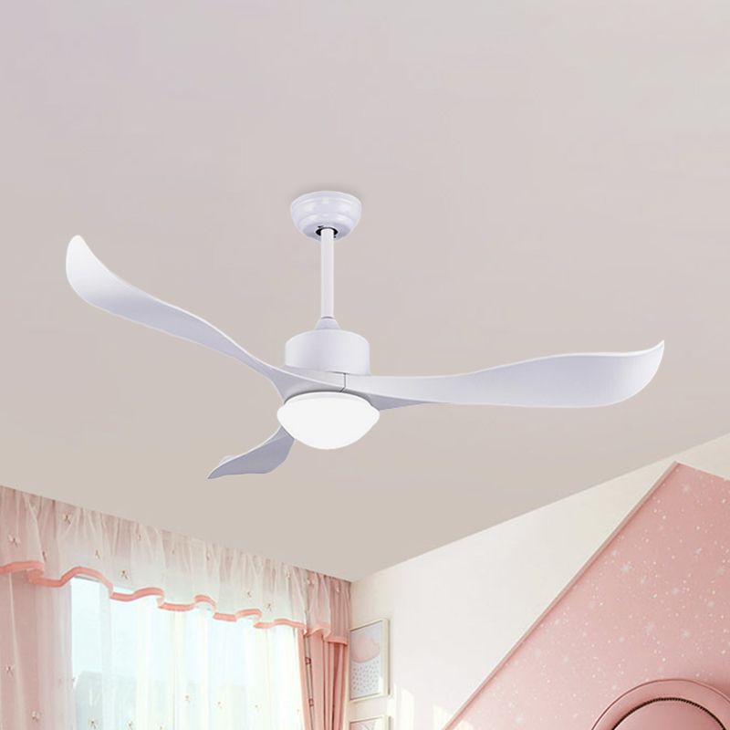 52 "W 3 Twisted Blades Lüfterlampe Minimalist Metall weiße LED Semi -Flush Deckenleuchte mit Milchglasschatten