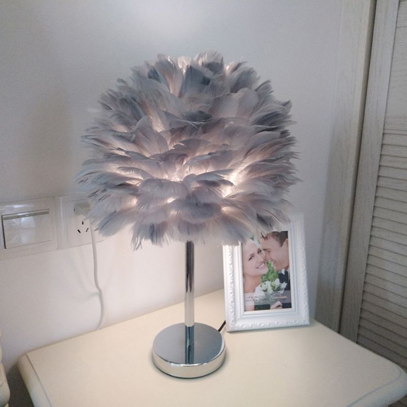 Lámpara de mesa de plumas contemporánea de la cama de la cama del mundo de la cama del mundo en blanco/gris/rosa