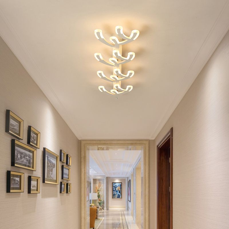 Minimalist LED Koralle Flush Mount Lampe Weiß Acryl 4/5-Kopf Wohnzimmer-Deckenbeleuchtung in Warm/Weißes Licht