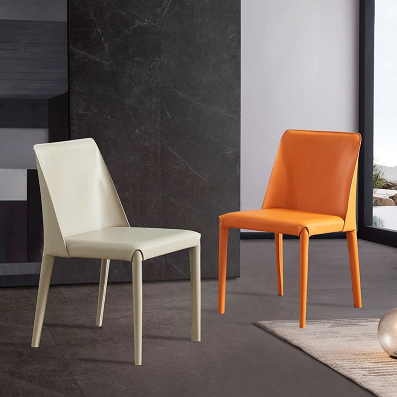Silla sin brazos de comedor de metal contemporáneo, silla lateral de comedor de cuero para uso en restaurantes