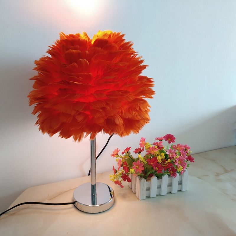 Moderna lampada da tavolo plug-in Artichoke Feather 1 luce Lampada da comodino per ragazze in rosa/grigio/bianco
