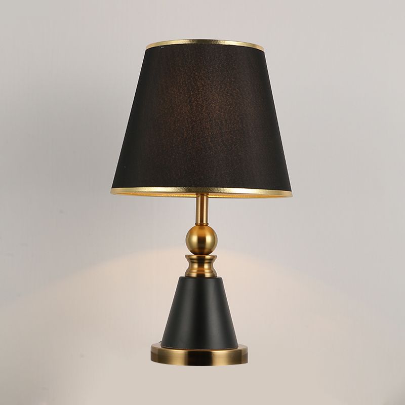 Moderne einfache Metalltischlampe Acrylschattenzylinderform -Glühbirnenleuchte für Schlafzimmer