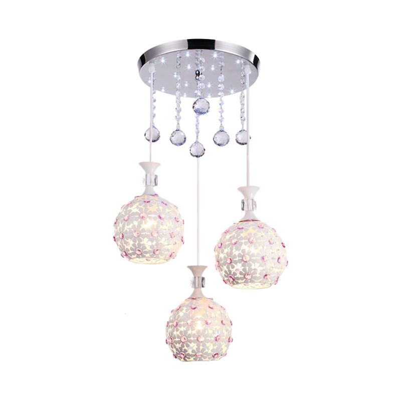 Luz de péndulo de flora blanca con diseño de bola colgante de racimo de hierro de 3 cabezas con gotas de cristal