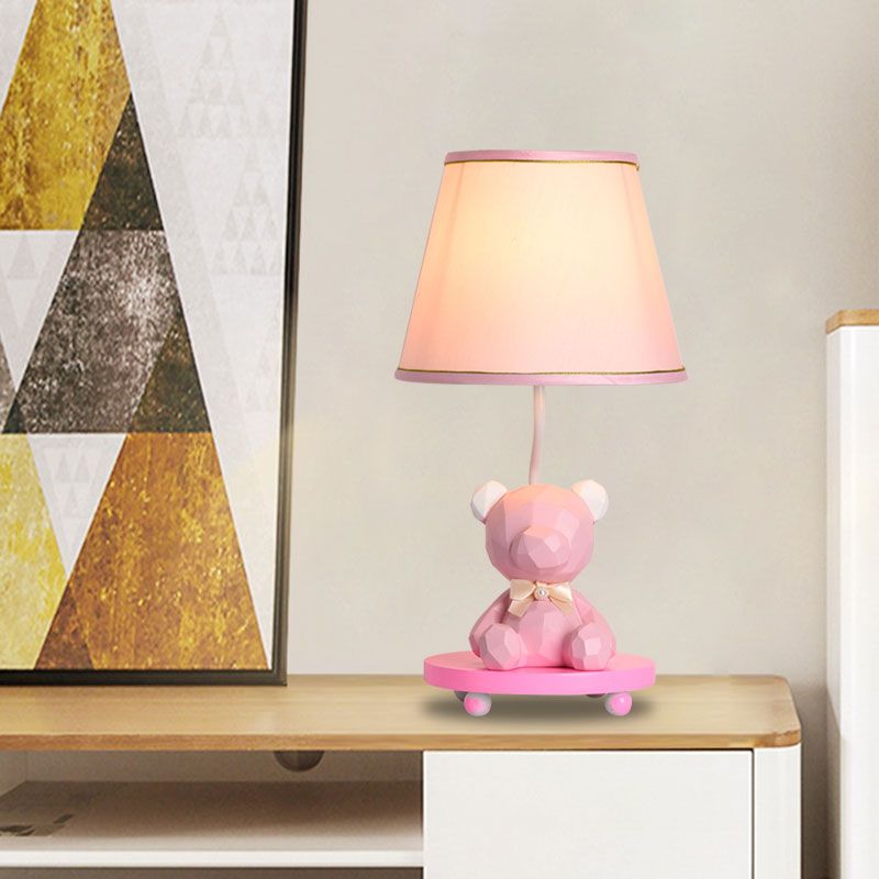Barrel Shade Bedside Table Lampe Fabric 1 Éclairage de table de chevet d'ours de dessin de bulbe en bleu / rose