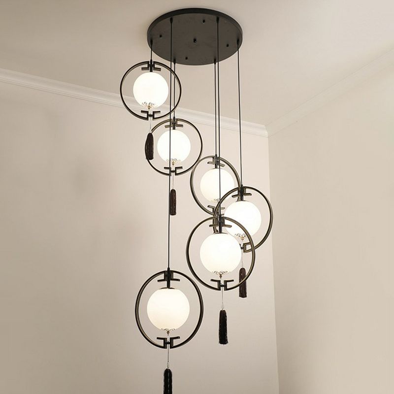 Black Cluster Globe Posting Light Chinoiserie Moderna lámpara de suspensión de vidrio blanco con anillo de borla