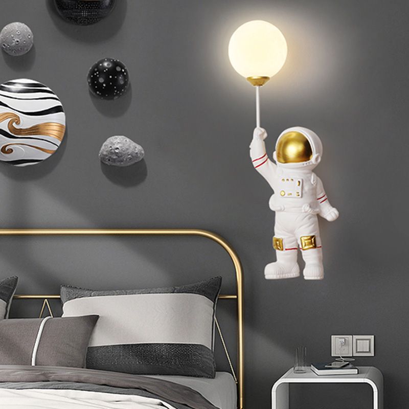 Astronauts Resin Material Wall Sconce 1 Head Wall Mounted Light Fixture for Child Room