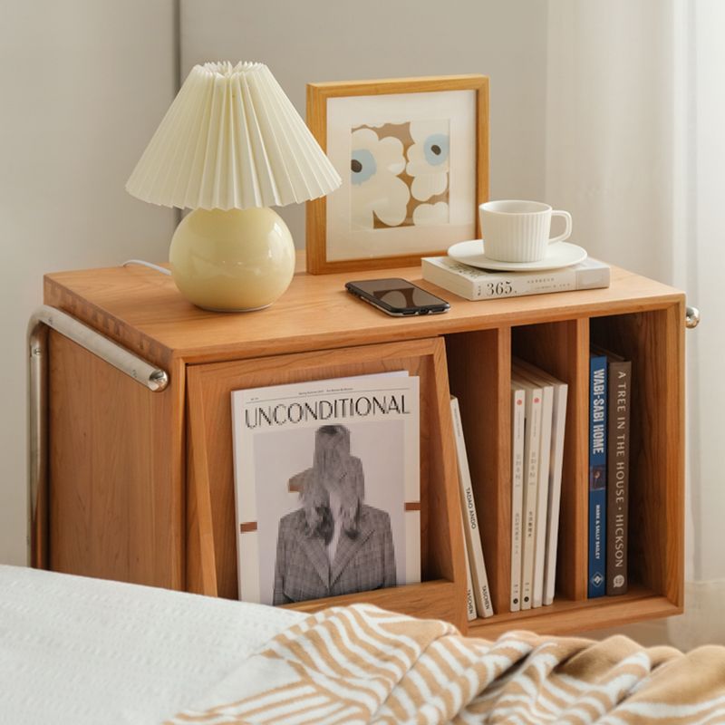 Modern Style Solid Wood Bookshelf Closed Back Bookcase with Door