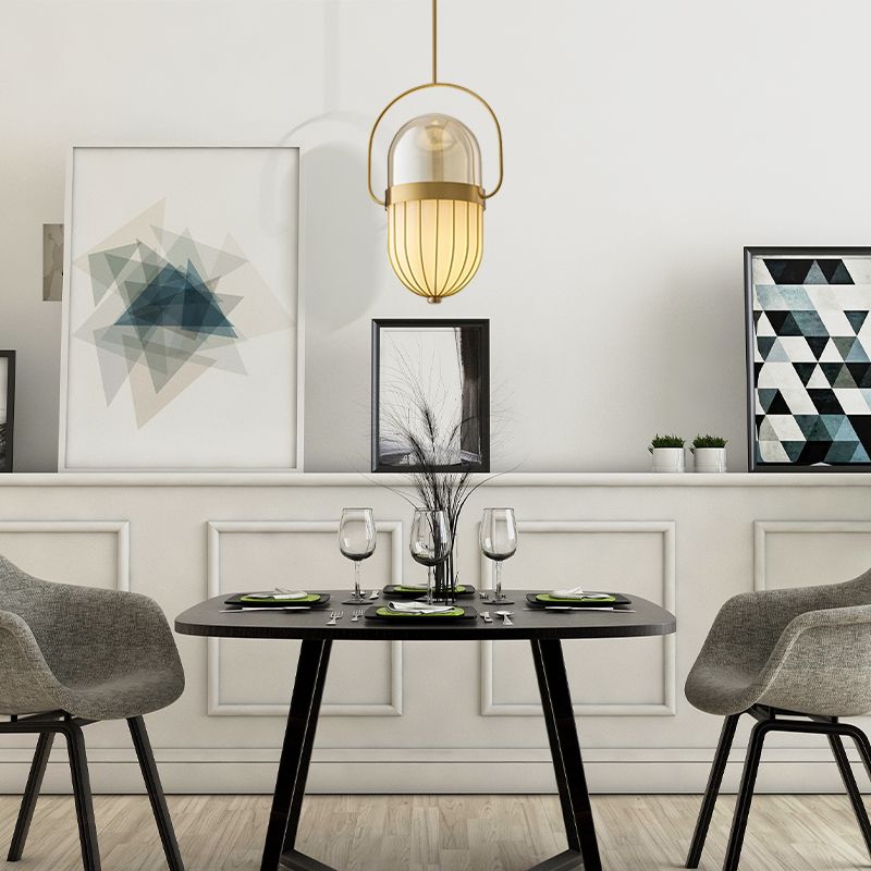 Postmoderne Pillenkapsel Anhängerlampe klar und weißes Glas 1 Kopf Esszimmer Hanging Deckenleuchte in Gold
