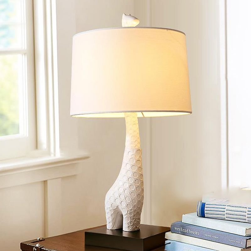 Weiße Single Drum Study Lampen Modernismus Stoff Lesen Lesen mit Giraffe -Basis für Schlafzimmer
