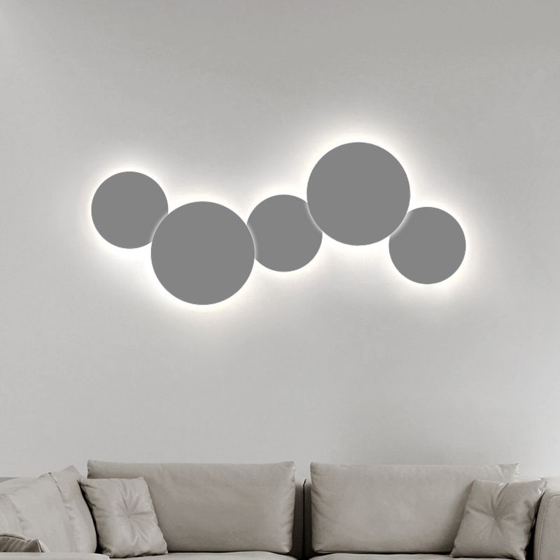Lámpara de pared de metal de metal en forma de minimalismo iluminación de pared LED integrada de luz cálida/blanca en gris/blanco, 47.5 "/52" de ancho