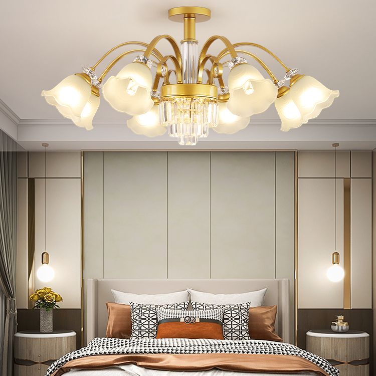 Éclairage de plafond multi-tampon traditionnel à lampe métallique avec une teinte en verre de fleur