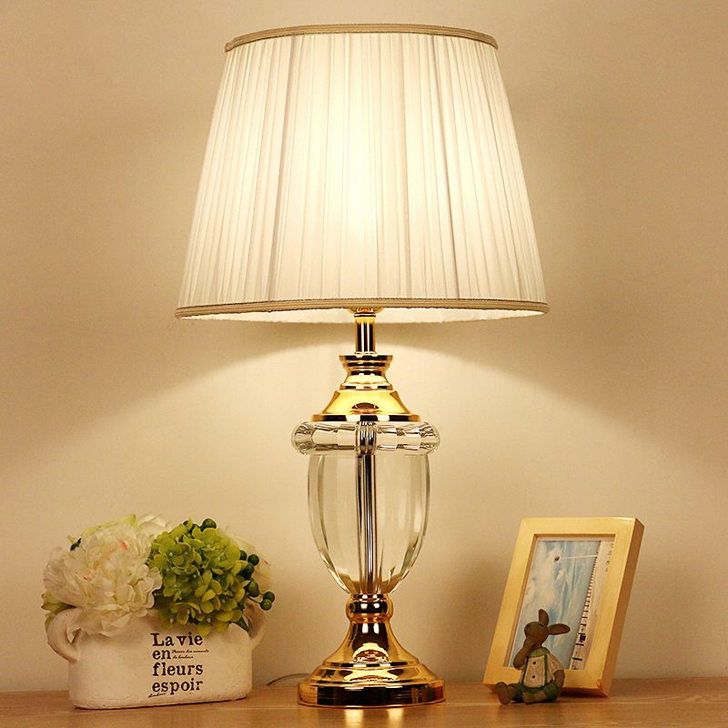Abat-jour plissé pour chambre à coucher, lampe de Table rurale élégante à ampoule unique, lampe de chevet blanche avec décoration en cristal clair