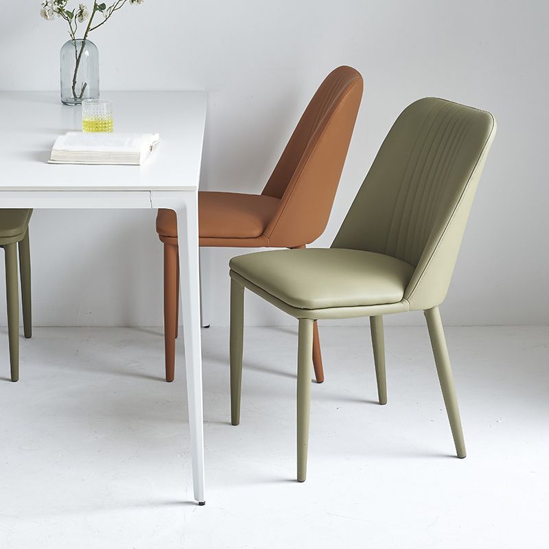 Silla lateral casera industrial Silla de comedor tapizada de metal con respaldo sólido
