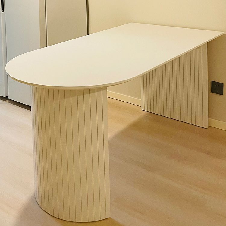 Eigentijdse huis dennen vaste houten eettafel vrije vorm tafel met dubbele voetstukbasis