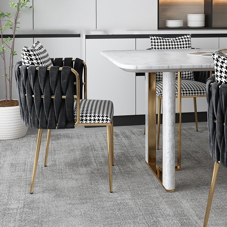 La salle à manger contemporaine en métal préside des chaises de salle à manger sans bras en velours pour un usage domestique