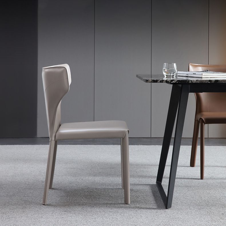 Moderner Wingback Side Stuhl Leder armlosen Essstuhl mit Metallbeinen