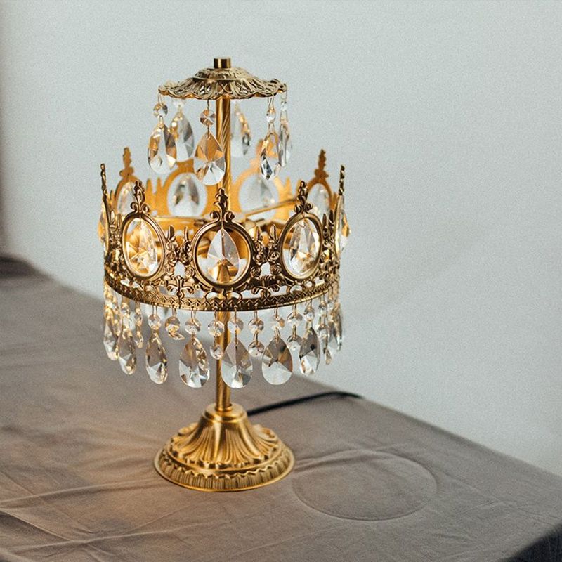 Lampada da comodino a lampadina singola Lampada da tavolo in cristallo a forma di corona antica in oro per camera da letto