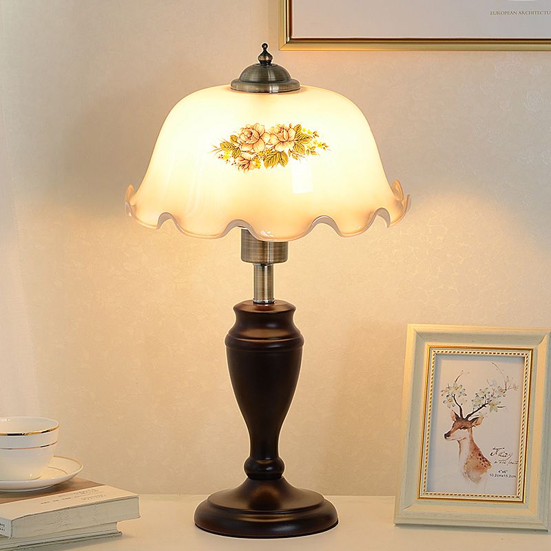 1 Bulb Nightstand Light Pastoral Living Room Table Lighting with Ruffle Bowl Cream/Tan Glass Shade
