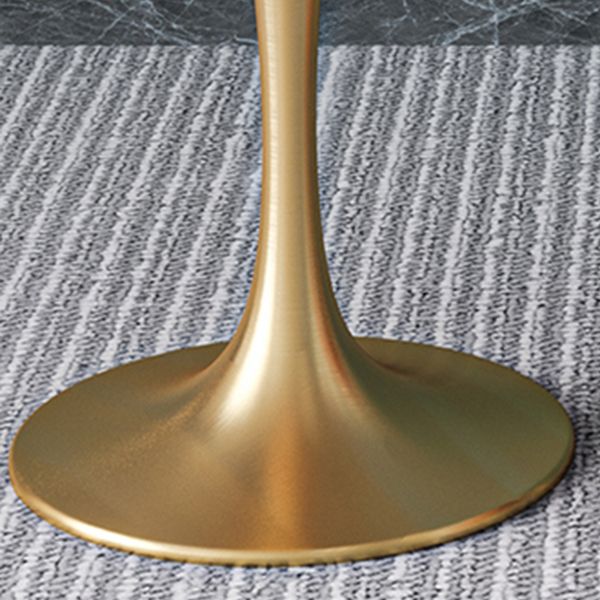 Traditionele eettafel in luxe stijl, witte ronde tafel van gesinterd steen