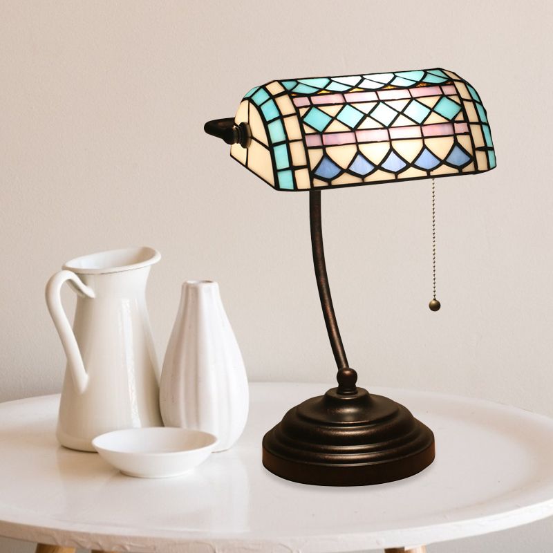Tiffany Rhombus gemustertes Schreibtisch Beleuchtung 1 Kopf geschnittener Glaszielkettenkettentischlampe in Braun/Blau/Grün und Weiß