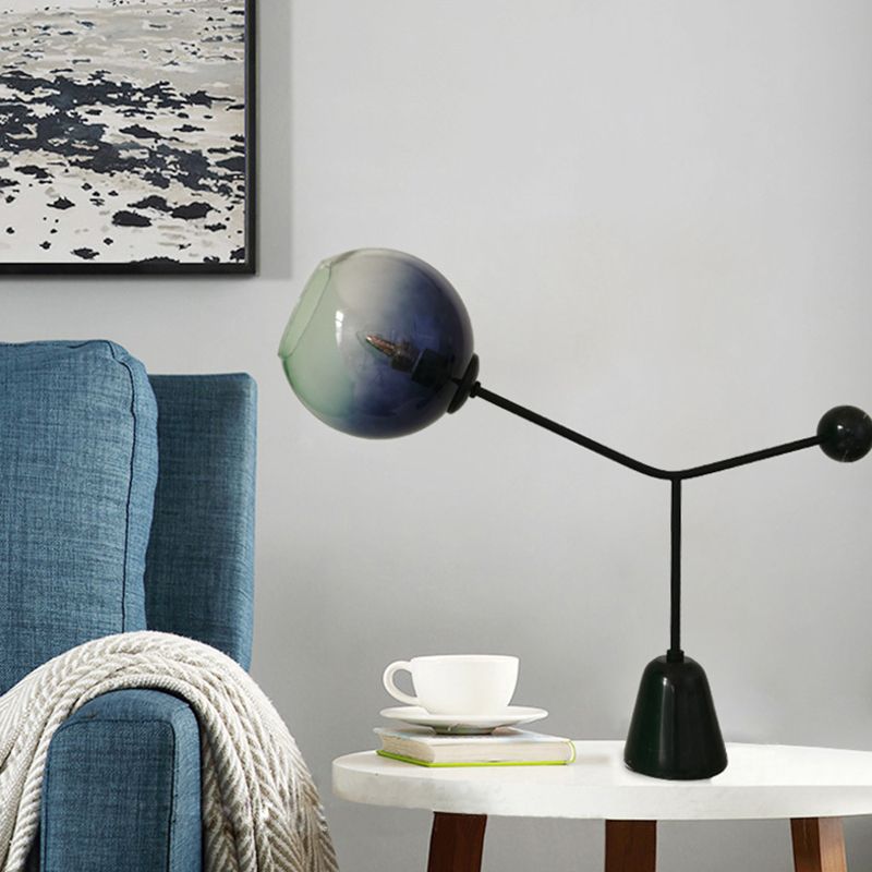 Lampada notturna a forma di fiore in vetro blu sbiadito Novità Lampada da tavolo nera moderna a 1 lampadina