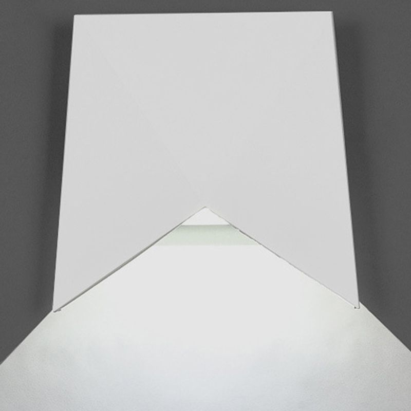 Geometric Shape Wall Lamp Modern Style Acrylic 1 Light Sconce in White / Black