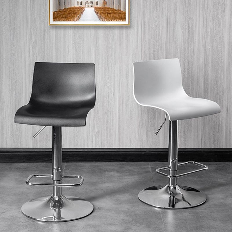 Conception sans bras de tabouret de bar pivotant de taille réglable de tabouret de bar de style industriel d'intérieur