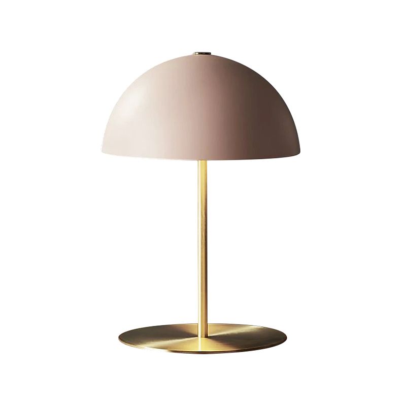 Lampada da tavolo moderna e premurosa lampada da scrivania metallica per il salotto della camera da letto dello studio
