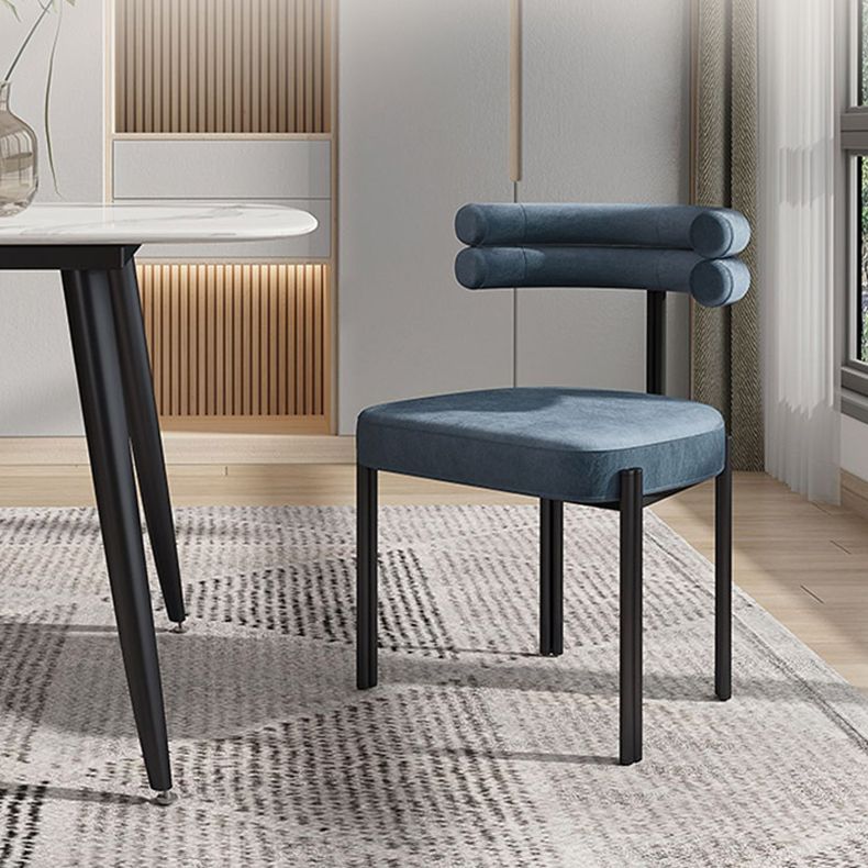 Silla lateral casera de estilo moderno, silla de comedor tapizada de metal con respaldo abierto