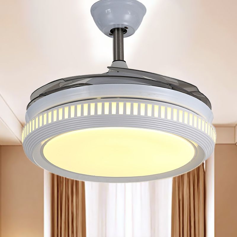 LED -Acryl -halb flush leichte zeitgenössische weiß /goldene runde Esszimmer Hängende Lüfterlampe mit 4 klaren Klingen, 42 "W.