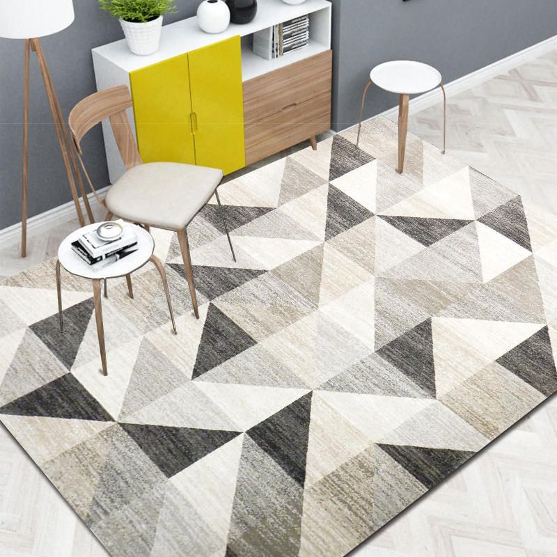 Distinctive Graphic Pattern Area Rug Contemporary Aesthetic Indoor Rug Polyester Anti-Slip Backing Carpet for Home Decoration