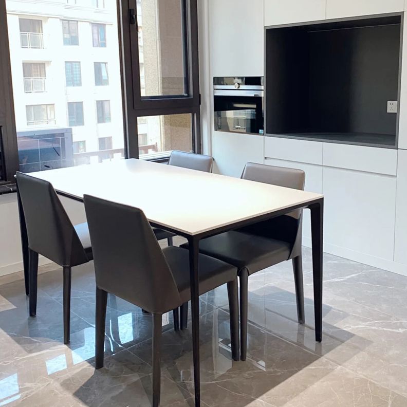 Zeitgenössischer Stil zu Hause gesinterte Stein Esstisch Rechteck Form Tisch mit metallischer Basis