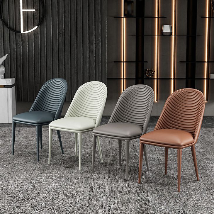 Sedia da pranzo in pelle parsons in stile designer parsons