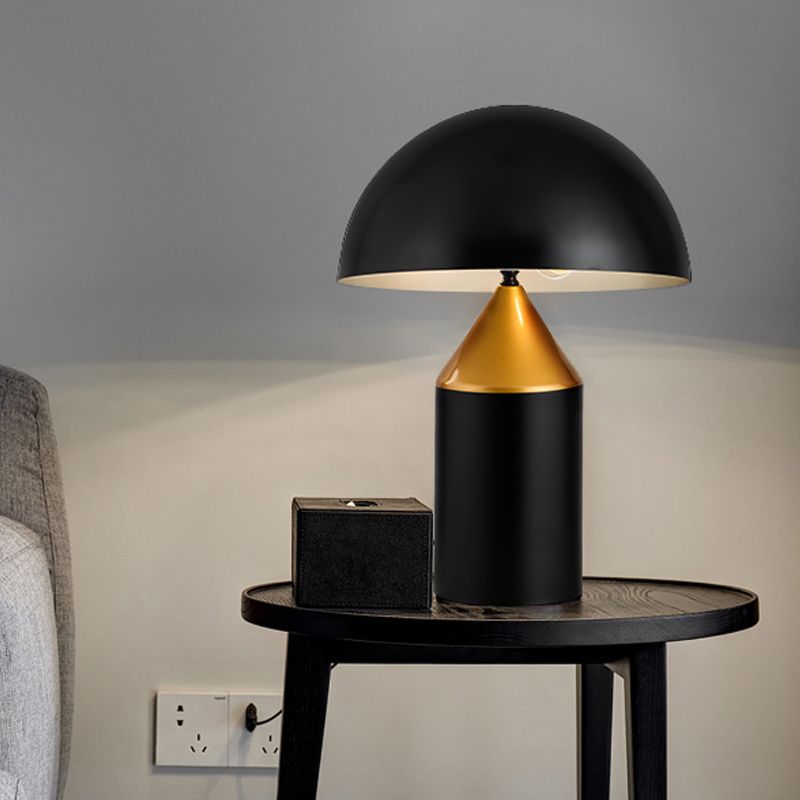 Lampada da comodino a forma geometrica in metallo Postmoderno 2 teste Light per camera da letto