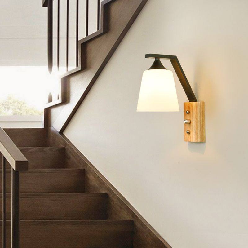 Lámpara de pared de cono de madera en un estilo de pared de hierro forjado moderno de estilo conciso con sombra de vidrio blanco
