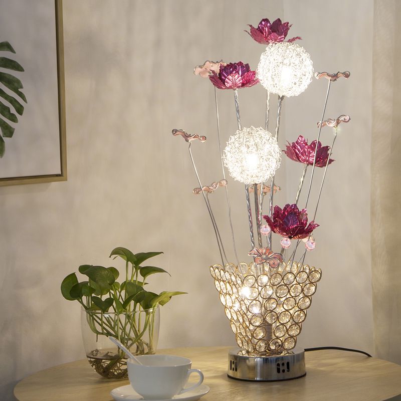 Kunstdekoration Rose und Löwenzahn Nachtlicht LED LED IRONISCHE TESEHEN LELLE LEICHNUNG MIT EBSETTE Kristallvase in Gold