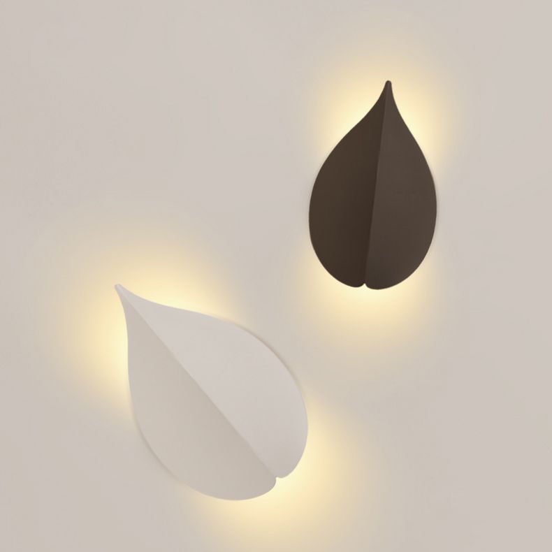 Modern Minimalist Style Leaf-shaped Flush Mount Wall Sconce Metal Wall Mount Light Fixture for Bedroom