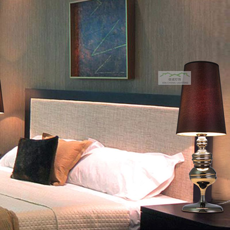 Postmodern Metal Table Lamp 1-Light Desk Light with Metal for Bedroom