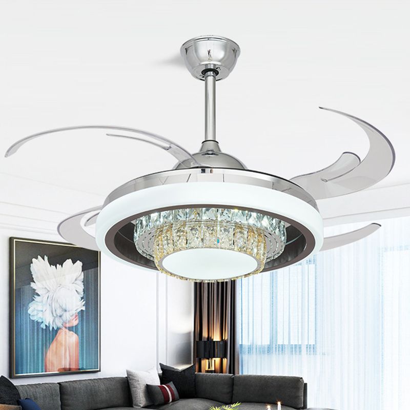 LED metaalhangventilator Licht Moderne zilveren Ronde Ronde Ronde Woonkamer Semi -spoelbevestiging Plafondarmatuur met 4 heldere messen, 42 "W
