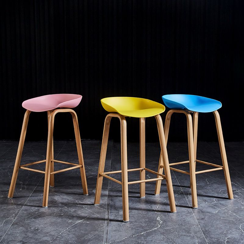Barhocker im skandinavischen Stil, Metallbeine, Thekenhocker mit Kunststoffsitz (4er-Set)