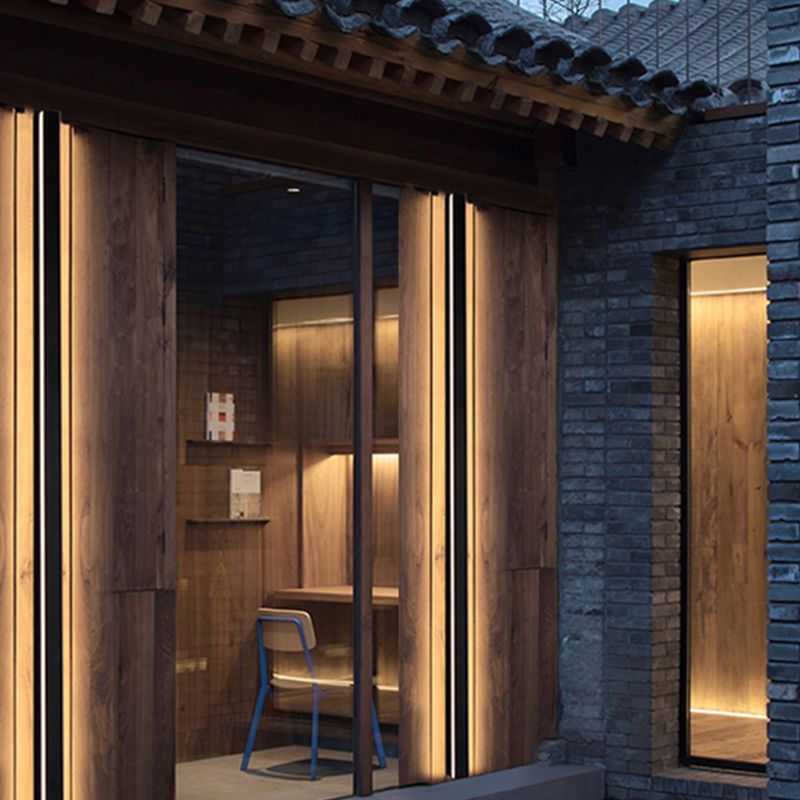 Metal Linear Shade Wall Sconce Modern Style 1- Light Wall Mounted Light in Black