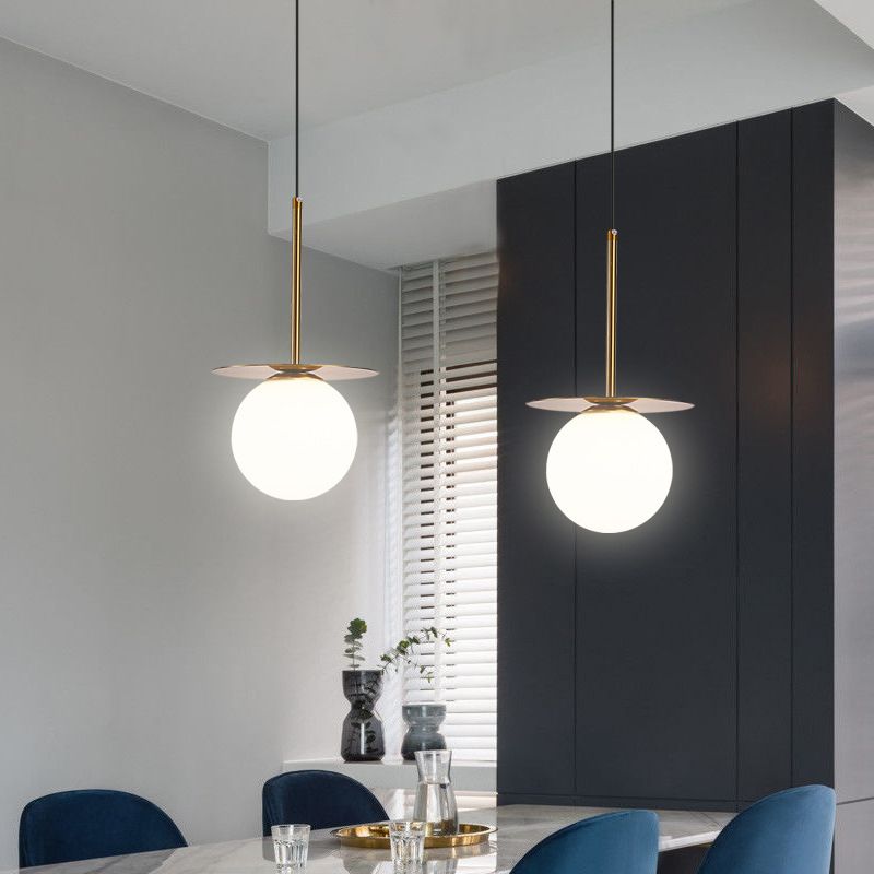 Moderne kreative Einkerlampen -Elektroplate Eisen Globe Anhänger Licht mit Glasschatten