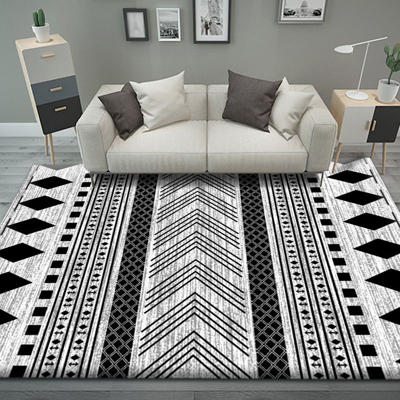 Black Pattern Rug Polyeter Simple Rug Stain Resistant Rug for Living Room