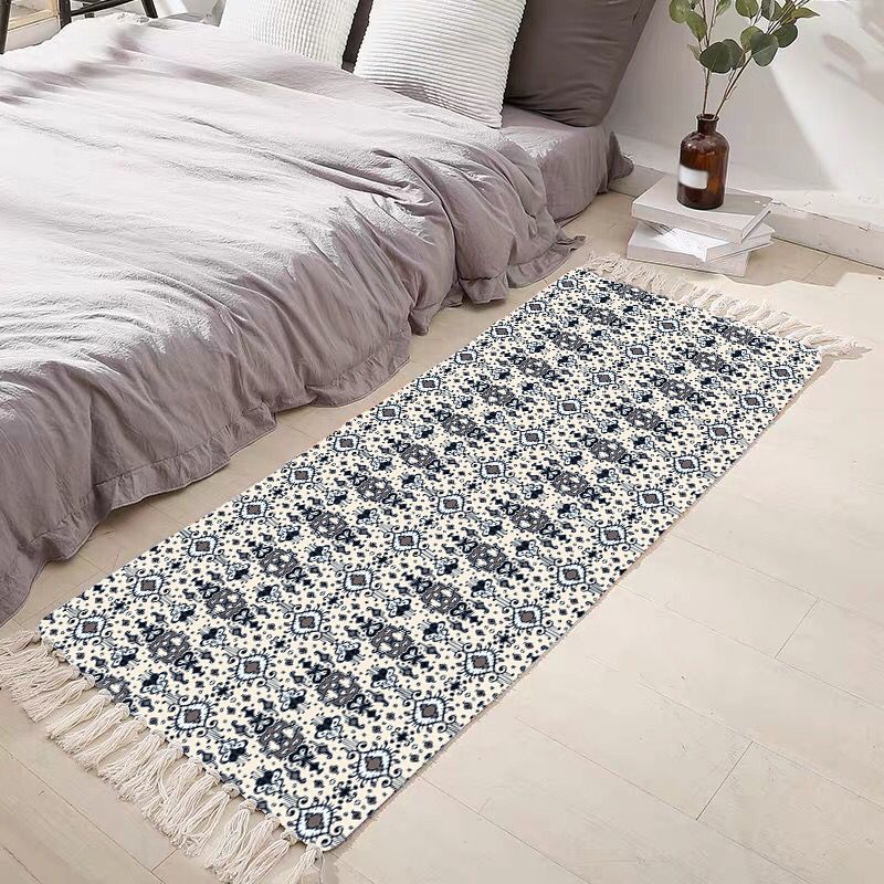 Navy Graphic Carpet Polyester Modern Carpet Non-Slip Backing Carpet for Living Room